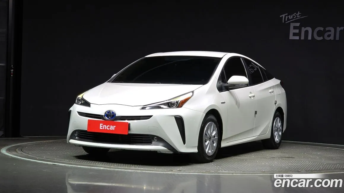 Toyota Prius 4th Generation 2019 Белый из Кореи