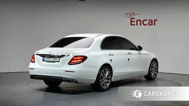 Mercedes-Benz E-Class W213 2019 Белый из Кореи