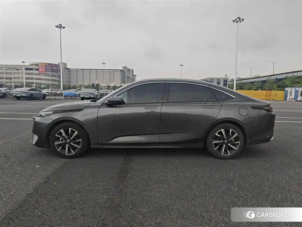 Chang'an Yida 2023 Silver/gray из Китая