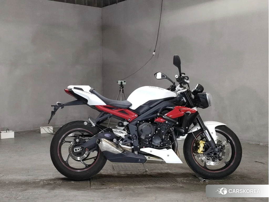 Проданный Triumph STREET TRIPLE R 2017 из Японии
