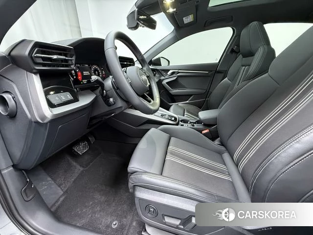 Audi A3 2023 Темно-серый из Китая