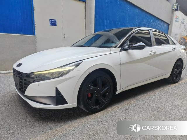Hyundai Elantra 2022 Белый из Китая