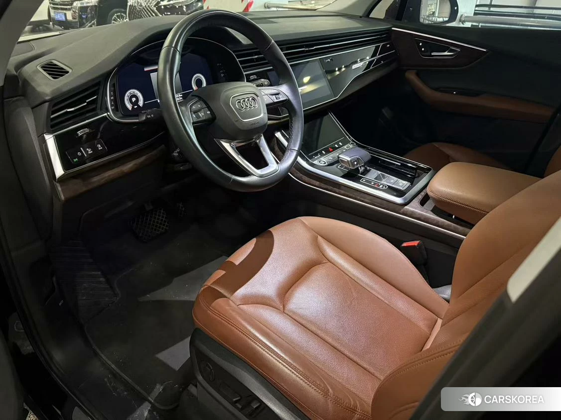 Audi Q7 2020 Черный из Китая
