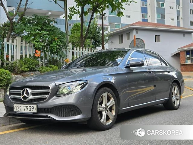 Mercedes-Benz E-Class W213 2018 Серый из Кореи