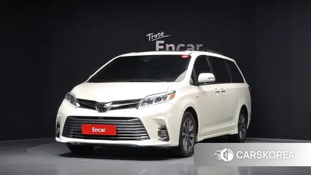 Toyota Sienna 2018 Белый из Кореи