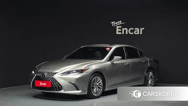 Lexus ES300h 7th generation 2023 Серебряный из Кореи