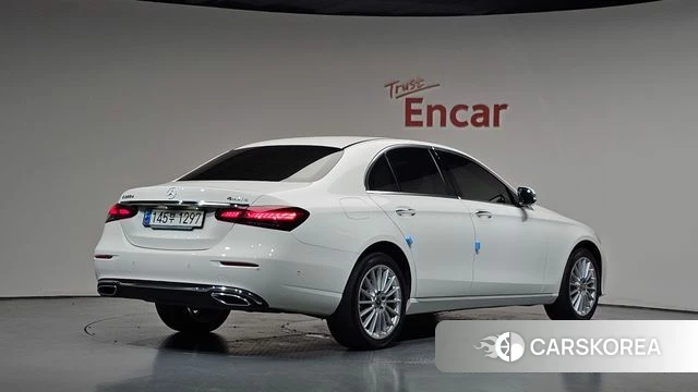 Mercedes-Benz E-Class W213 2023 Белый из Кореи