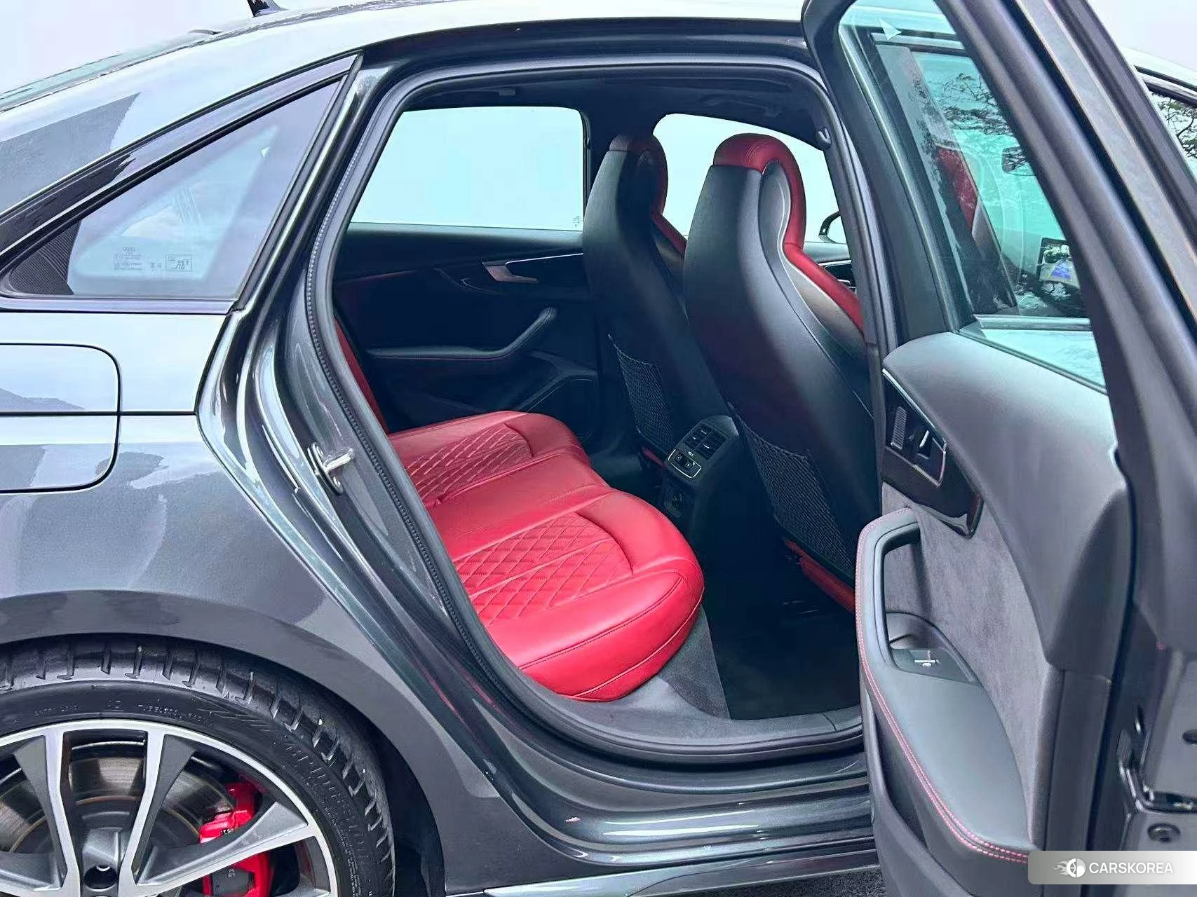 Audi S4 2022 Темно-серый из Китая