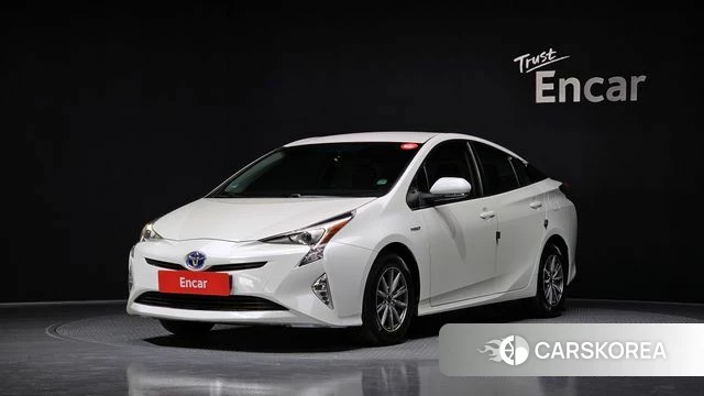 Toyota Prius 4th Generation 2018 Белый из Кореи