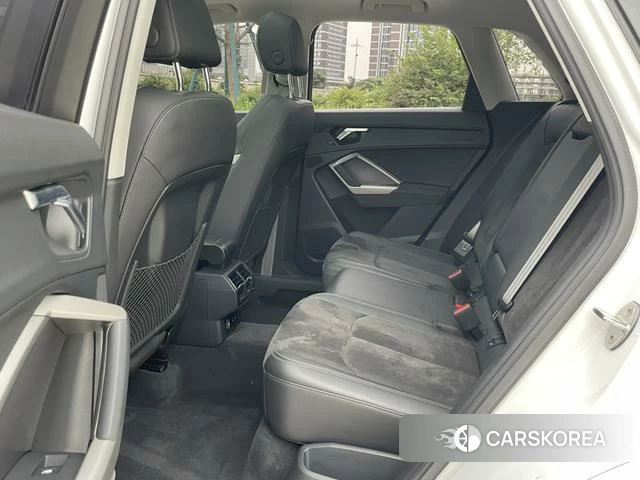 Audi Q3 2021 Белый из Китая