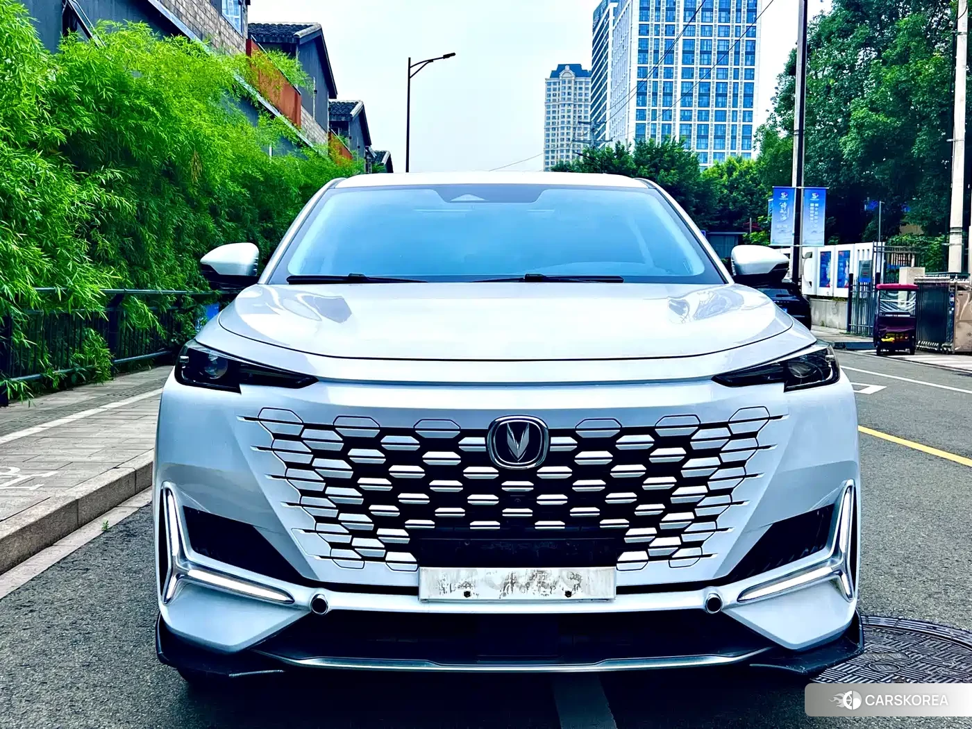 Chang'an Changan UNI-K 2022 Белый из Китая