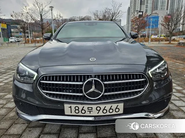 Mercedes-Benz E-Class W213 2022 Серый из Кореи