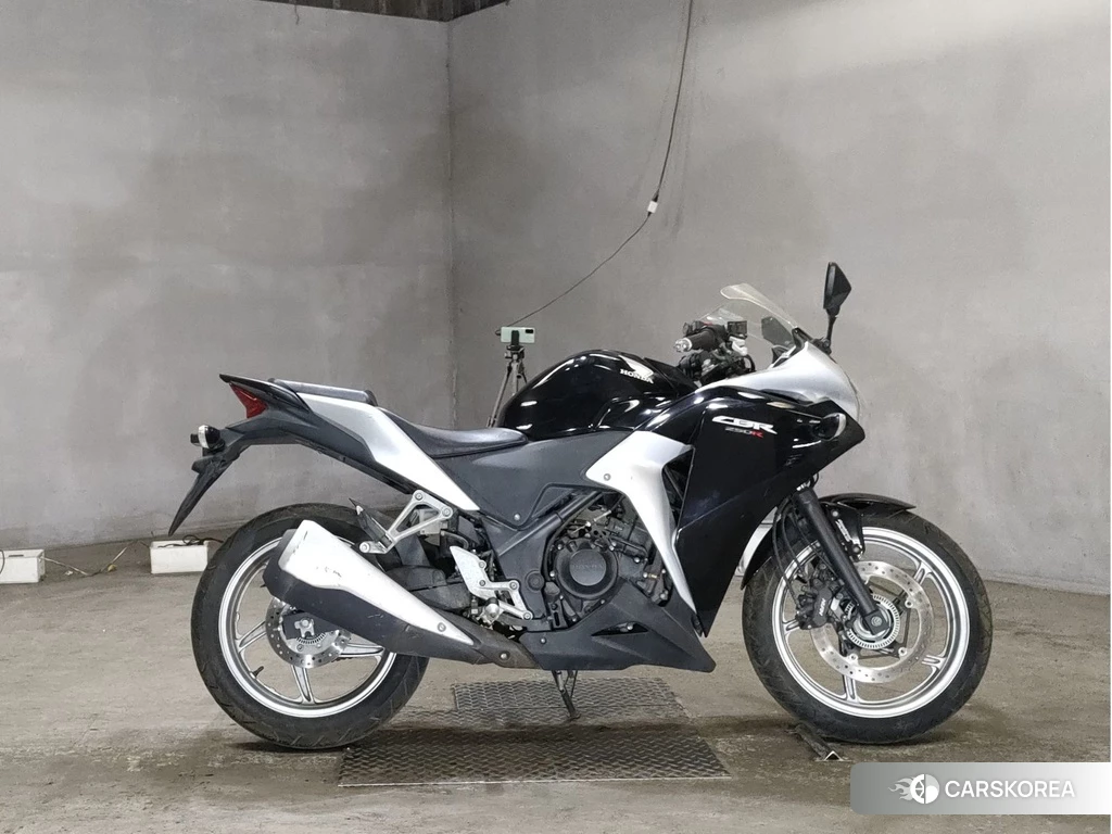 Проданный Honda CBR250R 2011 из Японии, фото 2