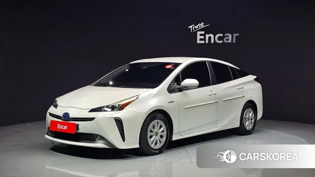 Toyota Prius 4th Generation 2021 Белый из Кореи