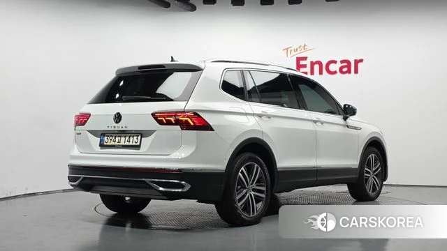 Volkswagen Tiguan Allspace 2022 Белый из Кореи