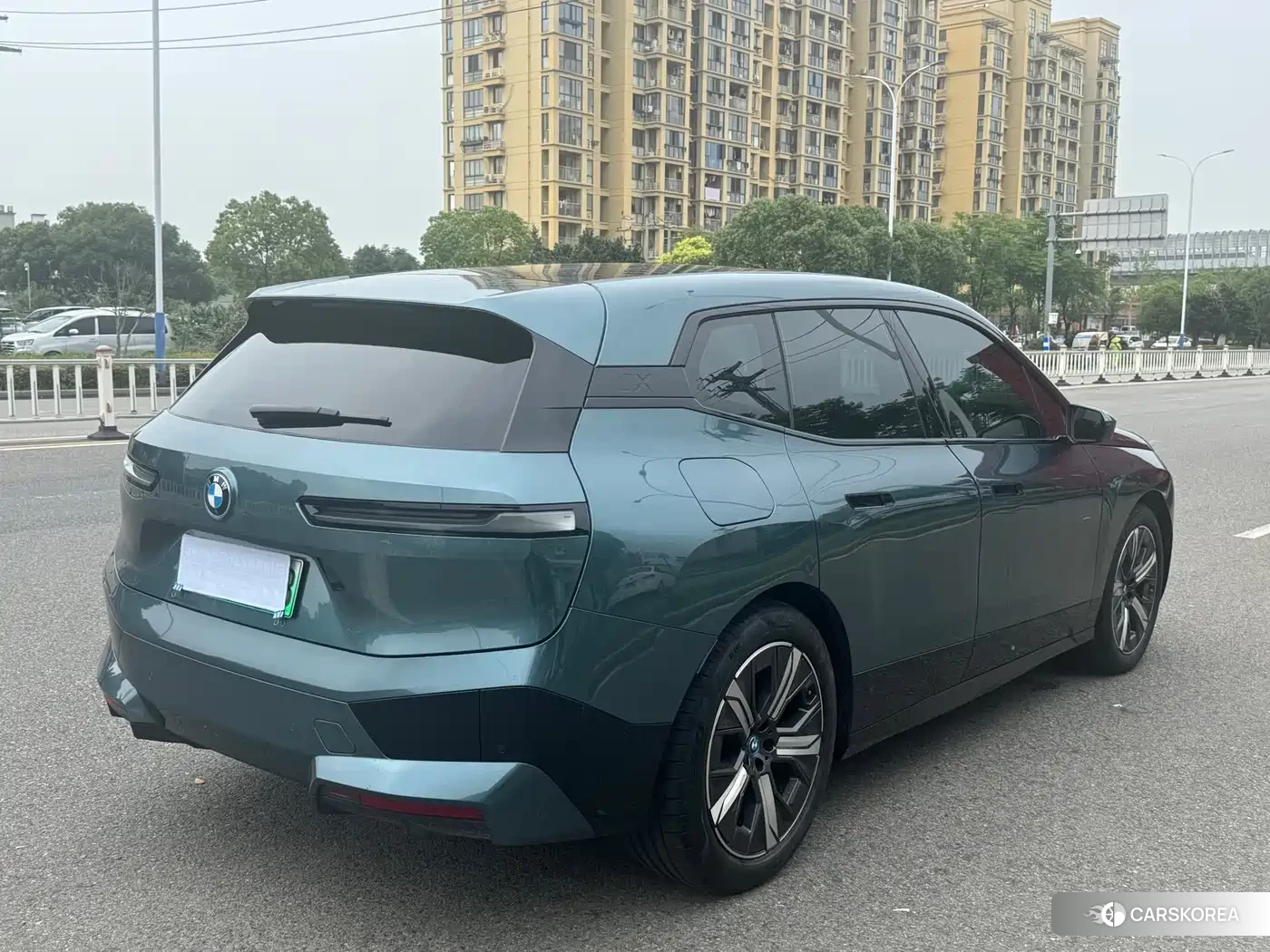 BMW iX 2025 Зеленый из Китая