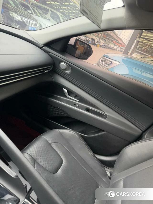 Hyundai Elantra 2022 Белый из Китая