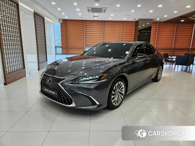 Lexus ES300h 7th generation 2024 Серый из Кореи