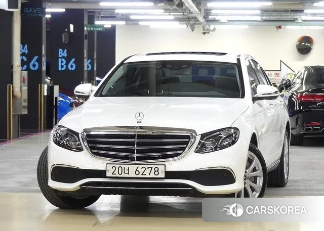 Mercedes-Benz E-Class W213 2018 Белый из Кореи