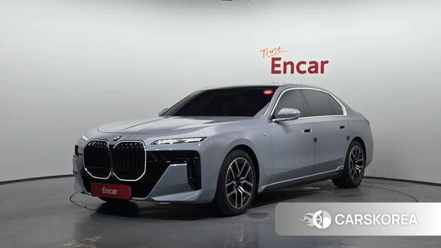 BMW 7 Series (G70) 2025 Серебристо-серый из Кореи
