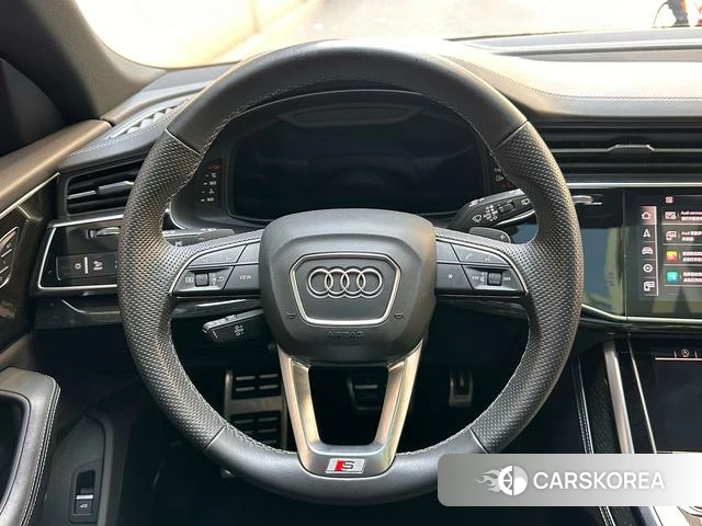 Audi Q8 2022 Черный из Китая