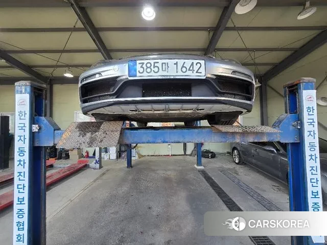 Porsche 718 Boxster 2021 Белый из Кореи