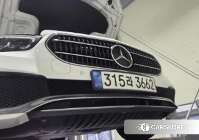 Mercedes-Benz E-Class W213 2022 Белый из Кореи