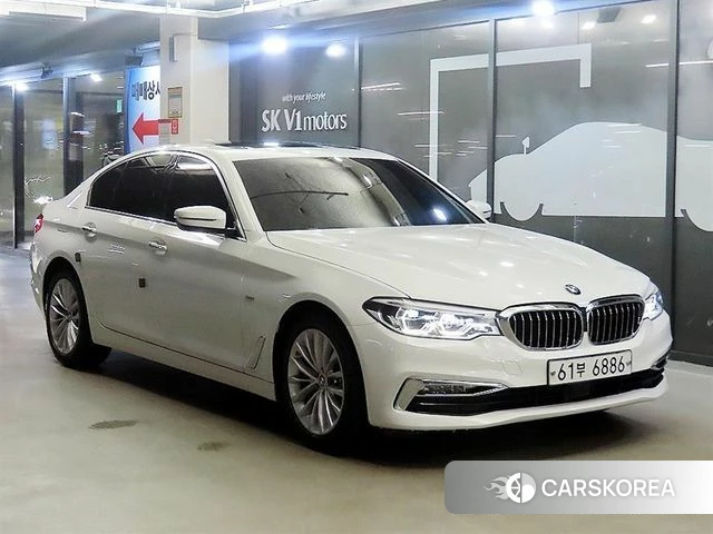 BMW 5 Series (G30) 2018 Белый из Кореи