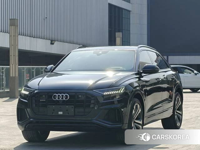 Audi Q8 2021 Черный из Китая