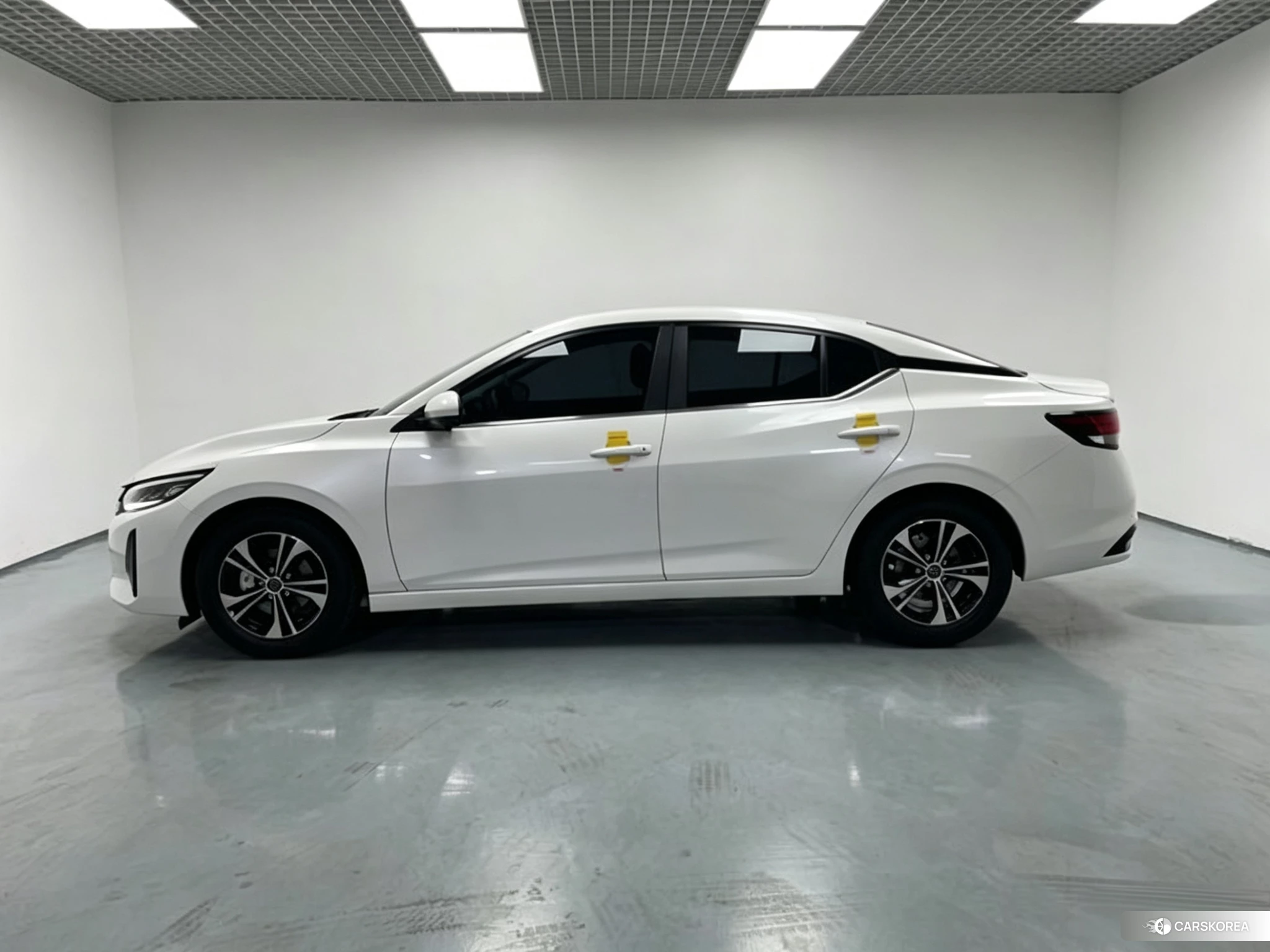 Nissan Xuan Yi 2024 Белый из Китая
