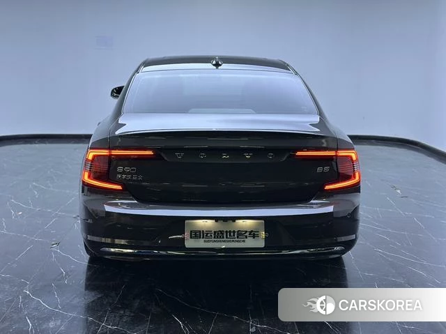 Volvo S90 2022 Темно-серый из Китая