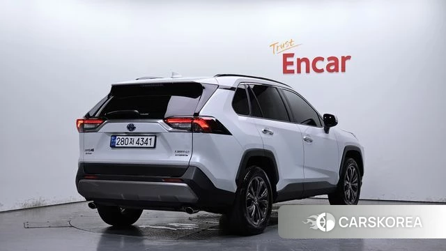 Toyota RAV4 5th Generation 2024 Белый из Кореи
