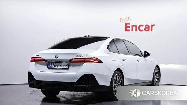 BMW 5 Series (G60) 2025 Белый из Кореи