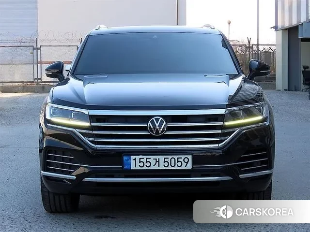 Volkswagen Touareg 3rd generation 2021 Черный из Кореи