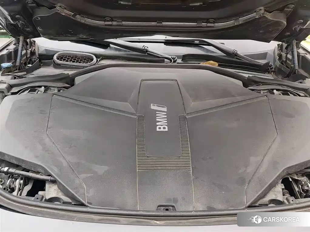 BMW i7 2023 Silver/gray из Китая