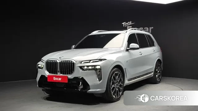 BMW X7 (G07) 2024 Светло-серебряный цвет из Кореи
