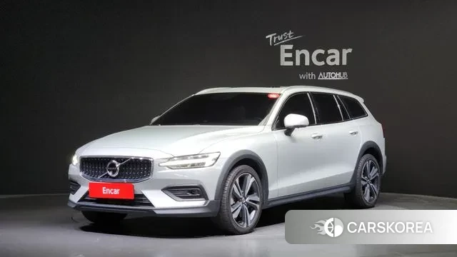 Volvo V60 Cross-Country 2nd Generation 2020 Серебряный из Кореи