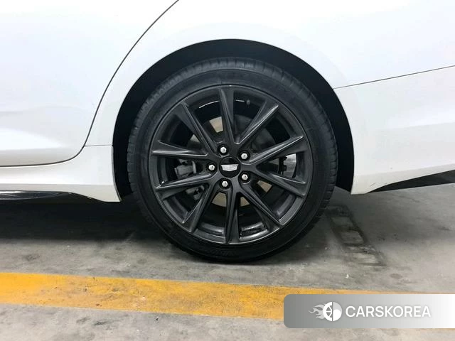 Cadillac CT4 2023 Белый из Китая