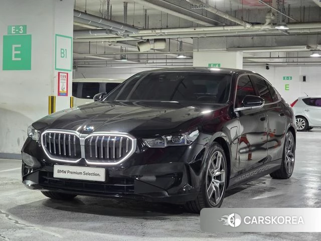 BMW 5 Series (G60) 2025 Черный из Кореи