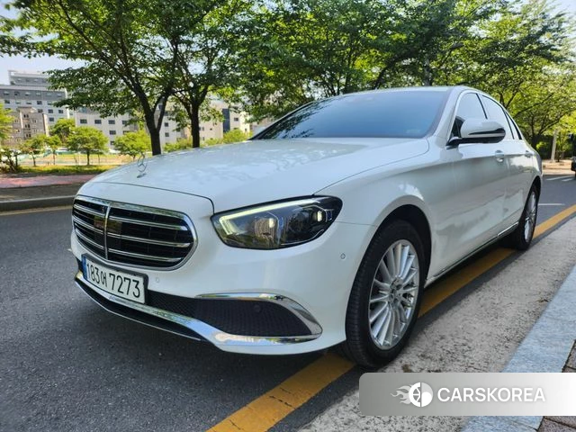 Mercedes-Benz E-Class W213 2021 Белый из Кореи