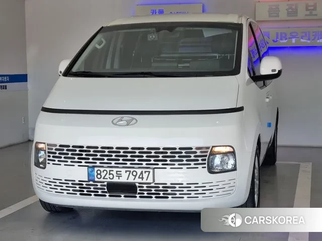 Hyundai Staria 2023 Белый из Кореи