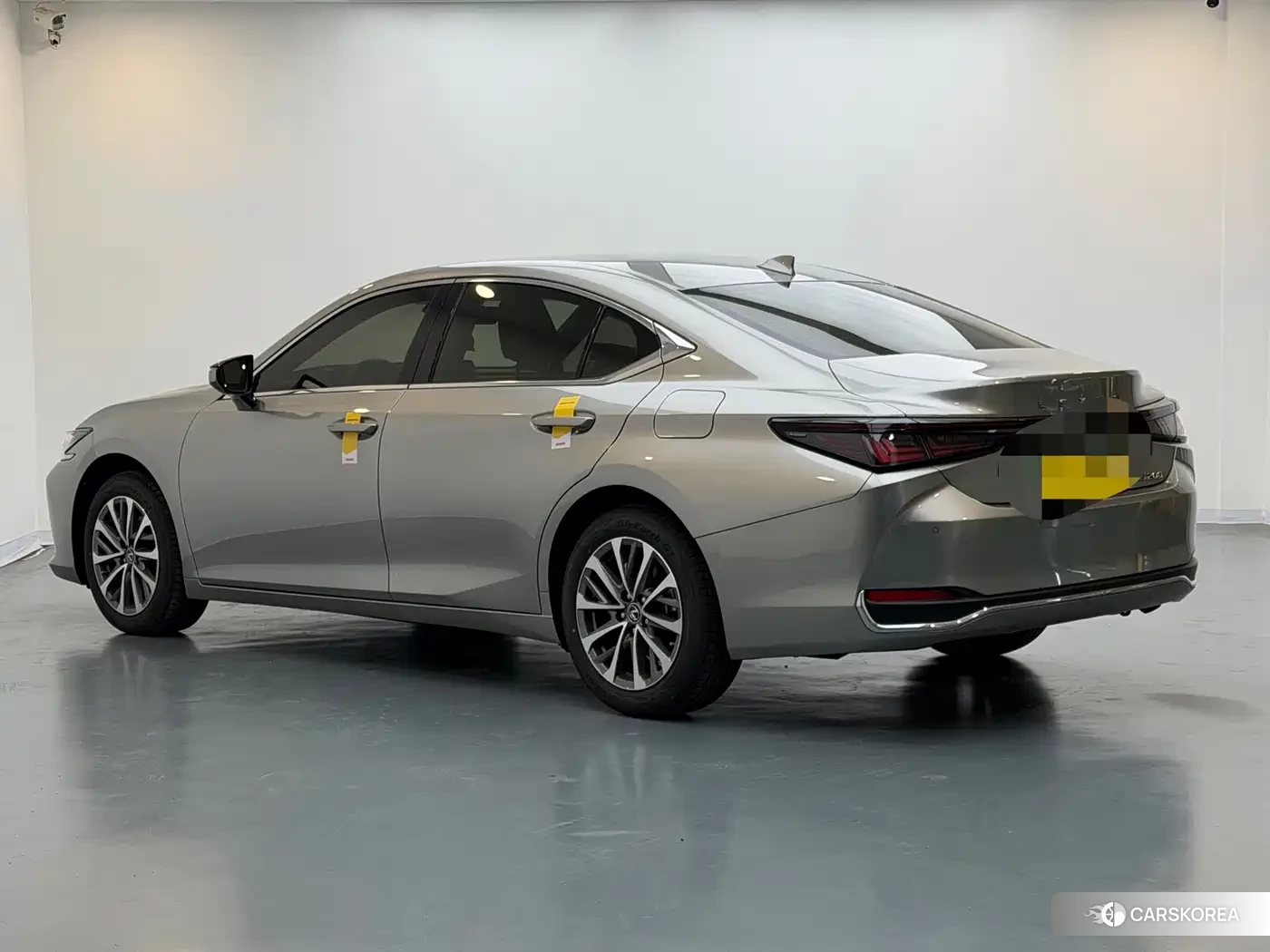 Lexus ES 2026 Silver/gray из Китая
