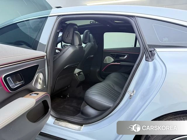 Mercedes-Benz EQS 2024 Серебристо-серый из Китая