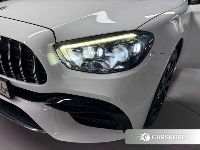 Mercedes-Benz E-Class W213 2018 Белый из Кореи
