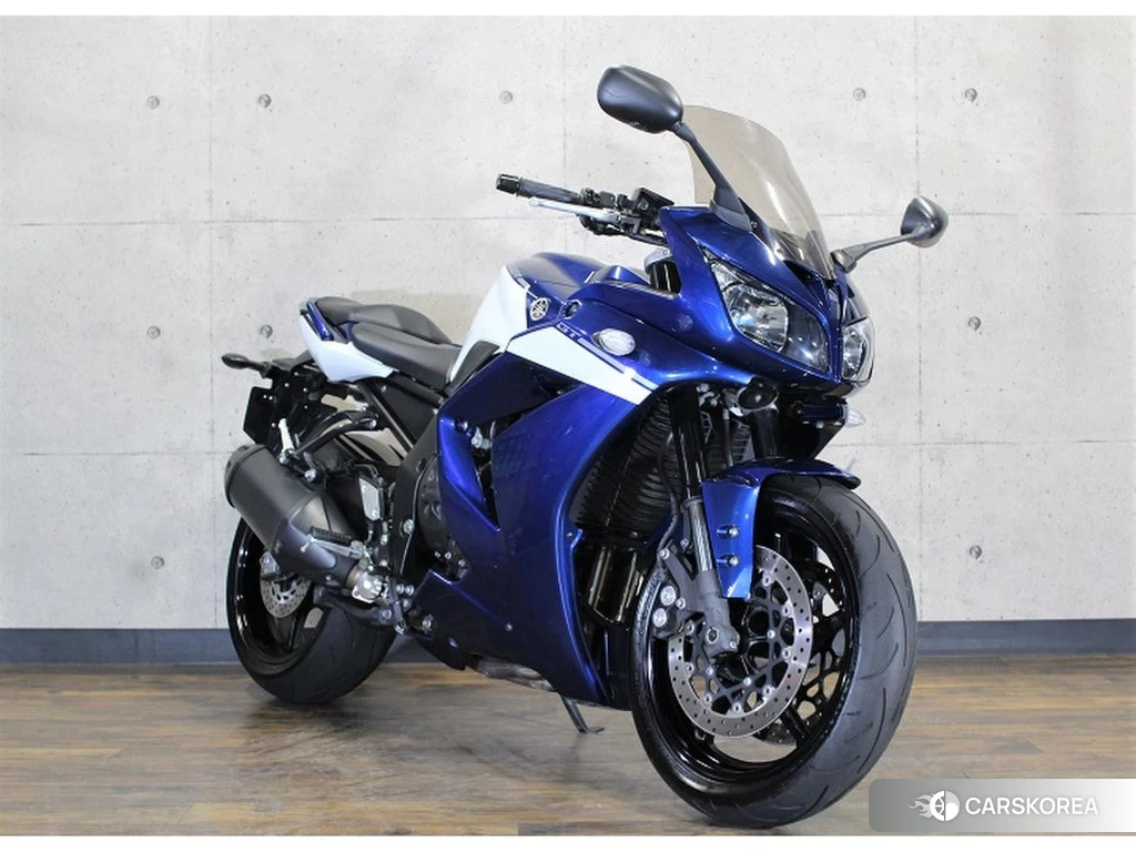 Проданный Yamaha FZ1 FEATHER GT 2011 из Японии, фото 2
