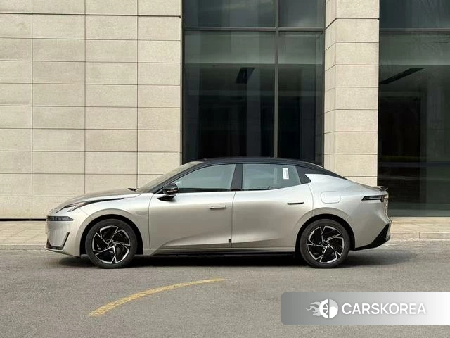 Lynk 07 EM-P 2026 Шампань из Китая