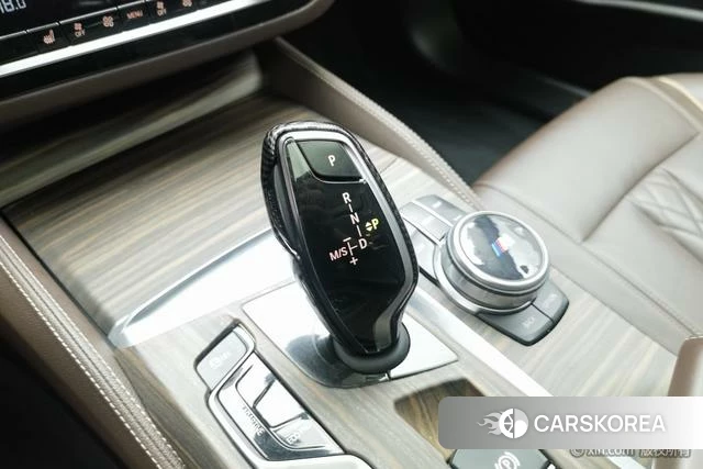 BMW 5 series PHEV 2019 Темно-серый из Китая