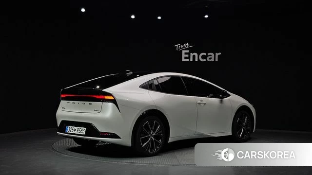 Toyota Prius 5th Generation 2025 Белый из Кореи