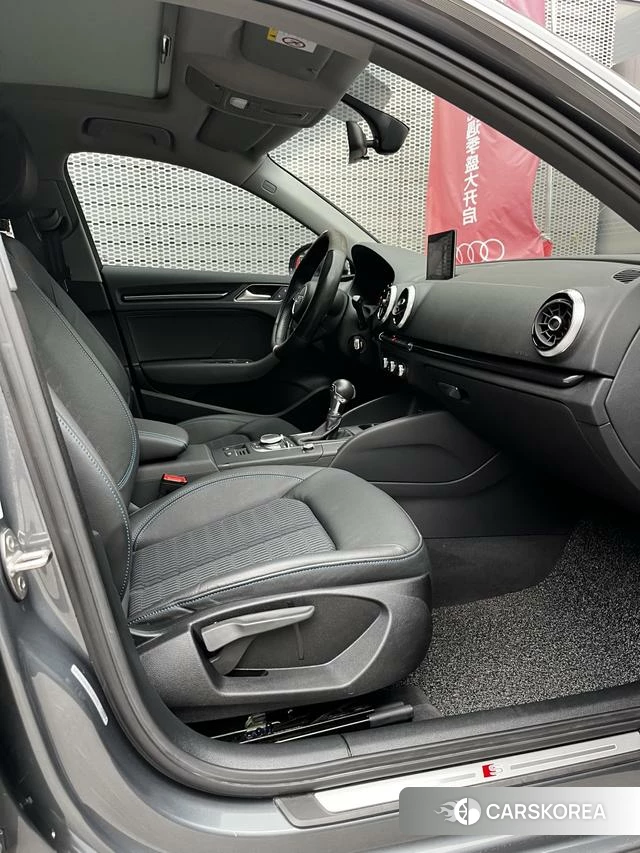 Audi A3 2020 Темно-серый из Китая