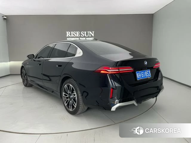 BMW 5 series 2024 Черный из Китая